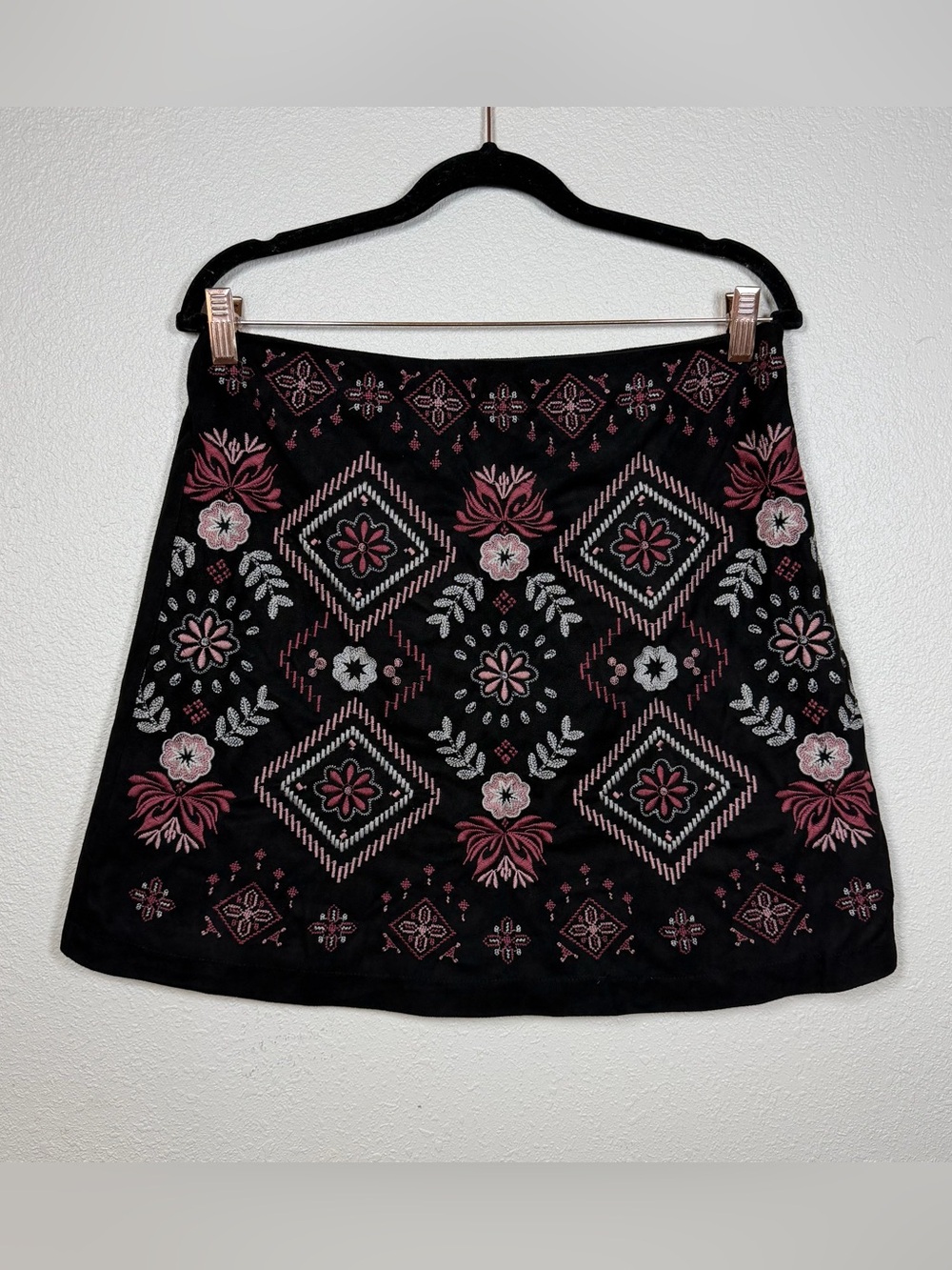 Black Faux Suede Embroidered Bohemian Western Mini Skirt Lined Side Zip Floral L